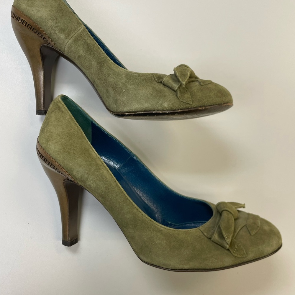 Fendi Olive Green Suede Bow Stiletto Heels Pumps Made in Italy 37.5 (7.5)